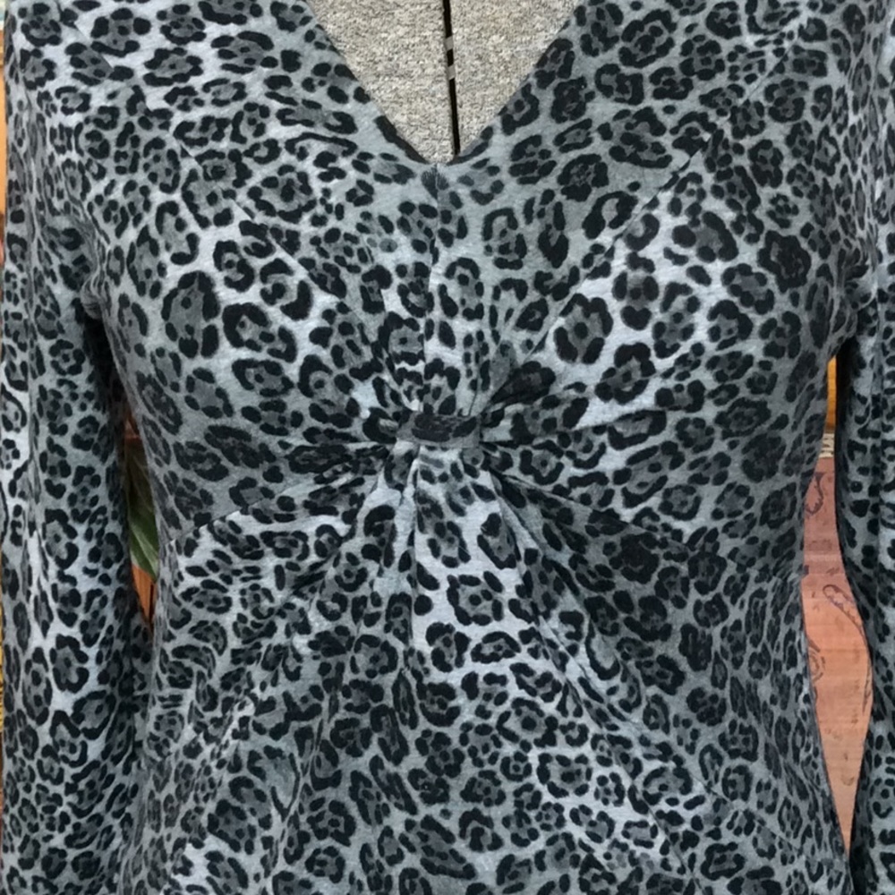 Jones NY Signature animal print top